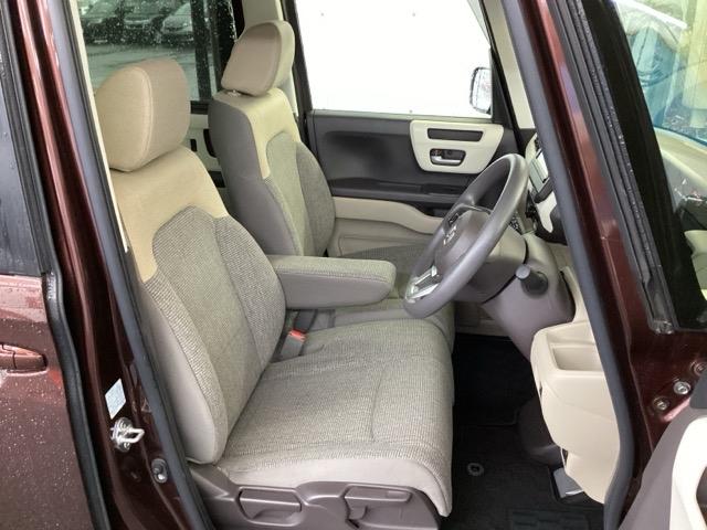 �t�����g�L�X�A�x���`�V�[�g�̉^�]�Ȃ́A�n�C�g�A�W���X�^�[���t���Ă���̂ŁA���K�Ƀh���C�u���ł��܂��B�n���h���̓`���g�X�e�A�����O�ŁA�n���h���ʒu���㉺�ɒ��߂ł��܂��B