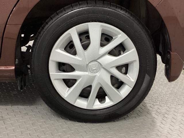 �X�`�[���z�C�[���ɂ́A�z���_�����̃z�C�[���J�o�[���t���Ă��܂��B