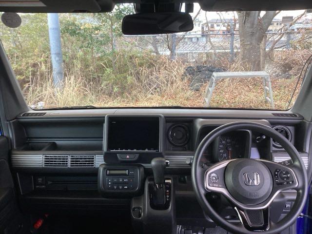 �t�����g�K���X���傫���A���C�h�Ȏ��E�ŉ^�]�����₷���Ȃ�悤�ɁA�݌v����Ă��܂��B