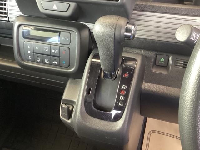 ���R�Ɏ肪�͂��A���쐫�̗ǂ��C���p�l�V�t�g�ɁA�p�[�L���O�u���[�L�́A�t�b�g�u���[�L�^�C�v�Ȃ̂ŁA�^�]�ȂƏ���Ȃ̊Ԃ͂������肵�Ă��܂��B