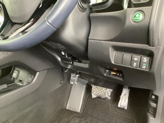 �����ŕ֗��Ȃd�s�b������A�R����悭����d�b�n�m�A�������h���u�r�`�Ȃǂ̃X�C�b�`�́A�^�]�Ȃ̉E���A��̓͂��₷���ʒu�ɂ���܂��B