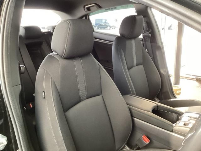 �V�[�g�̓t�B�b�g�����ǂ��A�y�ȉ^�]�p����ۂĂ܂��B