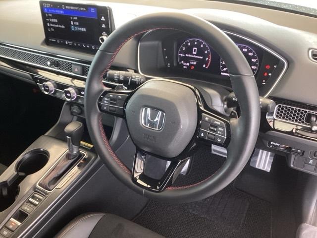 ��ɂȂ��ފ��o�̃X�e�A�����O�ł��B�����S�n�A�f�U�C�����A���쐫�ɂ���������A�C�e���ł��B