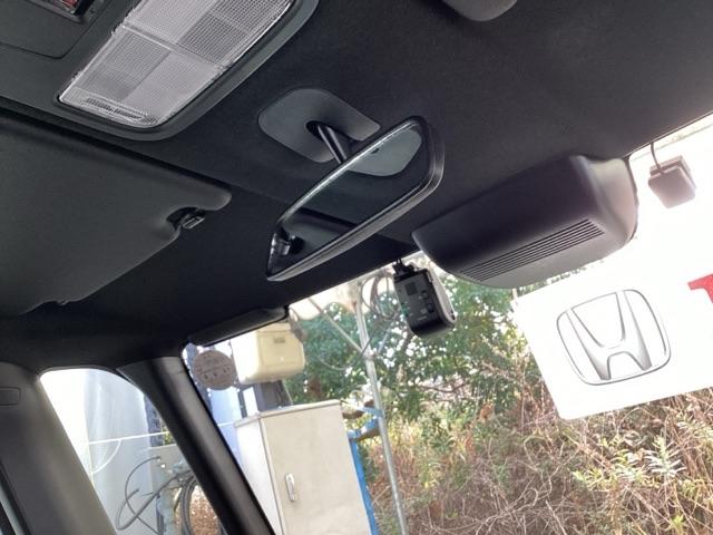 Ｎ－ＢＯＸカスタム ベースグレード　純正メモリーナビ　ドラレコ　リアカメラ　Ｐソナー　ナビテレビ　レーダーブレーキサポート　ＥＴＣ装備　定期点検記録簿　地デジ対応　サイドエアバック　Ｓヒータ　スマートキー＆プッシュスタート　横滑り防止（10枚目）