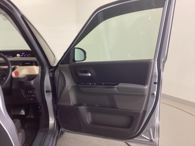 フリード Ｇ・ホンダセンシング　純正ナビ　フルセグ　リアカメラ　スマートキーＰスタート　ＵＳＢ入力　盗難防止システム　横滑防止装置　ＬＥＤランプ　ナビＴＶ　クルコン　パワーウインド　ウォークスルー　ＤＶＤ再生機能　エアバック　ＡＢＳ（46枚目）