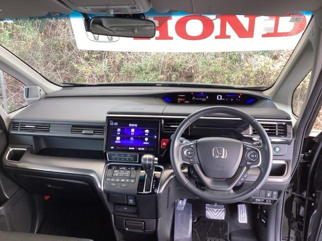 �܂Ԃ��������������炰��A�F�̃n�[�t�V�F�C�h�t�����g�E�B���h�E�����Ă��܂��B�܂��A�v���Y�}�N���X�^�[�Z�p���ڃf���A���t���I�[�g�G�A�R���ŉ��K�ł��B