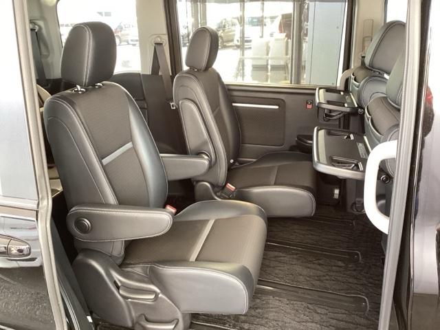 �Q��ڃL���v�e���V�[�g�ł��I�V�[�g�Ԃ��ʘH�ƂȂ邽�߁A�P��ڂ���R��ڂ܂ŁA���ׂĂ̐ȂփX���[�Y�Ɉړ��ł��܂��B