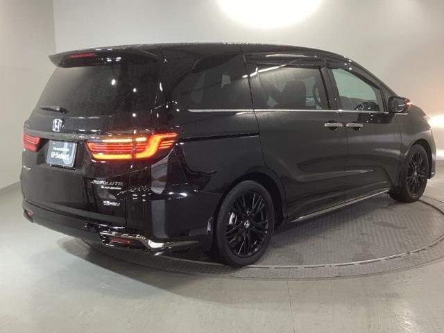 オデッセイハイブリッド ｅ：ＨＥＶアブソルート・ＥＸブラックエディション　純正ナビ　フルセグ　リアカメラ　パノラミックビューモニター　オートエアコン　ＥＴＣ装備　シートヒータ　Ｗエアコン　アイドリングストップ　Ｄレコ　フロントカメラ　盗難防止システム　ＤＶＤ再生可　Ｂカメラ（8枚目）