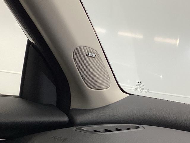 �y�a�n�r�d�v���~�A���T�E���h�V�X�e���z�P�Q�̍����\�X�s�[�J�[���Ԏ����ɔz�u�B���͂̏d�ቹ�����y���݂��������܂��B