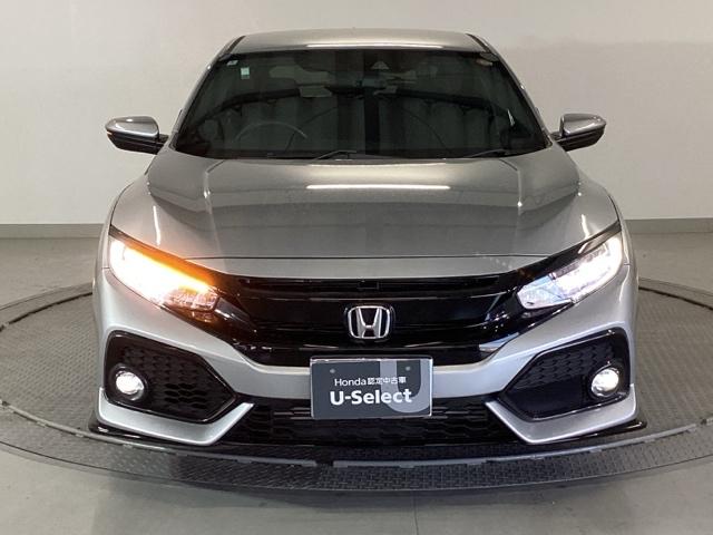 シビック ハッチバック　純正ナビ　スマートキー　ＥＴＣ　衝突軽減ブレーキシステム　エアコン　助手席エアバッグ　サイドカーテンエアバック　シートヒータ　リヤカメラ　オートクルーズ　ＡＢＳ　キーフリー　ＶＳＡ　パワーウインドウ（6枚目）