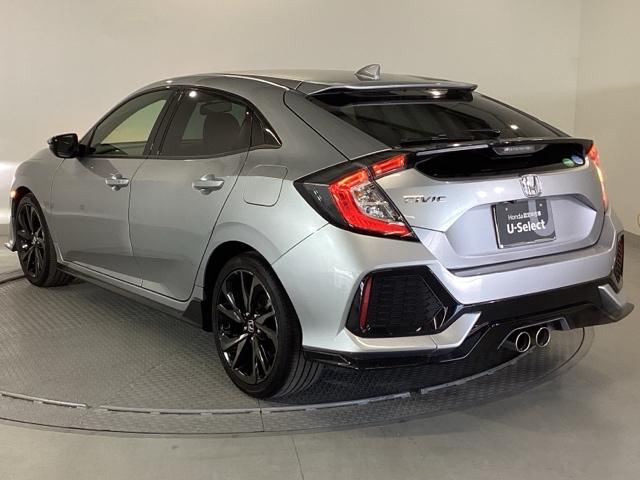 シビック ハッチバック　純正ナビ　スマートキー　ＥＴＣ　衝突軽減ブレーキシステム　エアコン　助手席エアバッグ　サイドカーテンエアバック　シートヒータ　リヤカメラ　オートクルーズ　ＡＢＳ　キーフリー　ＶＳＡ　パワーウインドウ（10枚目）