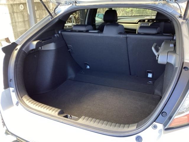 シビック ハッチバック　純正ナビ　スマートキー　ＥＴＣ　衝突軽減ブレーキシステム　エアコン　助手席エアバッグ　サイドカーテンエアバック　シートヒータ　リヤカメラ　オートクルーズ　ＡＢＳ　キーフリー　ＶＳＡ　パワーウインドウ（20枚目）