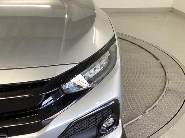 シビック ハッチバック　純正ナビ　スマートキー　ＥＴＣ　衝突軽減ブレーキシステム　エアコン　助手席エアバッグ　サイドカーテンエアバック　シートヒータ　リヤカメラ　オートクルーズ　ＡＢＳ　キーフリー　ＶＳＡ　パワーウインドウ（26枚目）