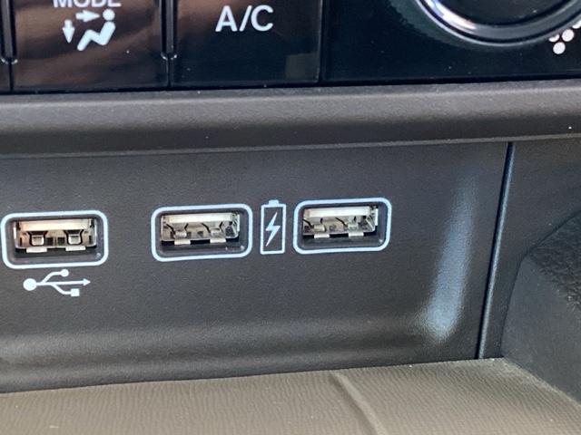 �Q�D�T�A���y�A�}���t�r�a�`���[�W���[���ځB�X�}�[�g�t�H���Ȃǂ̏[�d�ɂƂ��Ă��֗��ł�