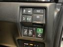 パワースライドドアの開閉はスマートキーのリモコンやドアノブは勿論、運転席側のスイッチ操作でも開閉ができ、安全・簡単です。