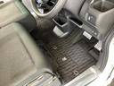 足回り部分です。フロアマットも綺麗な状態です。