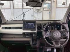フロントガラスが大きく、ワイドな視界で運転もしやすくなるように、設計されています。 2