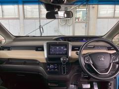 フロントガラスが大きく、ワイドな視界で運転もしやすくなるように、設計されています。 3