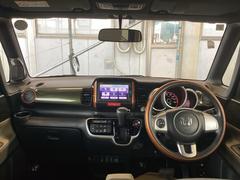 フロントガラスが大きく、ワイドな視界で運転もしやすくなるように設定されています。 2