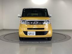 【ＨＩＤ】ディスチャージヘッドライトが装備されています。夜間走行時や雨の日に明るく安全に前方を照らすことが出来ます。対向車からも見えやすいので相手に接近を知らせることも出来ます。 6