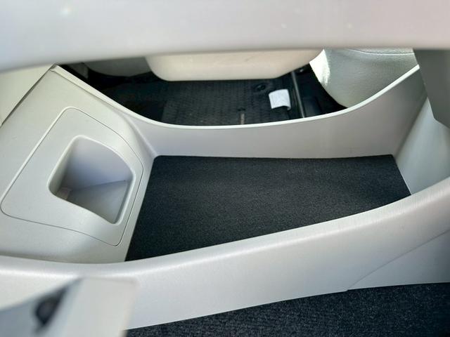 プリウス Ｓツーリングセレクション　３年保証　モデリスタ　Ｂｌｕｅｔｏｏｔｈ対応　フルセグ　ＣＤ録音　ＤＶＤ再生　バックカメラ　ドラレコ　ツーリング用アルミ　電格ミラー　プッシュスタート　ＥＴＣ　スマートキー（37枚目）