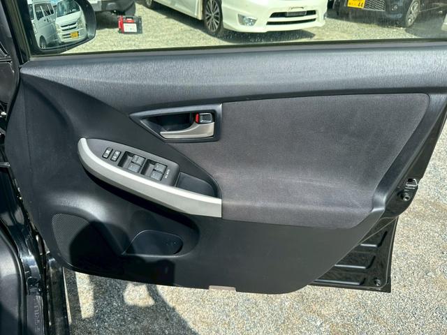 プリウス Ｓ　３年保証　ドライブレコーダー　Ｂｌｕｅｔｏｏｔｈ対応　地デジ　ＣＤ　ＡＵＸ　バックカメラ　電格ミラー　ＥＴＣ　スマートキー　プッシュスタート（22枚目）