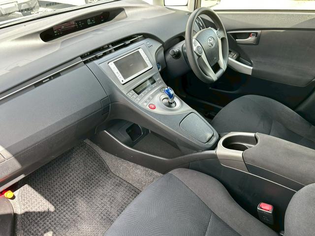 プリウス Ｓ　３年保証　ドライブレコーダー　Ｂｌｕｅｔｏｏｔｈ対応　地デジ　ＣＤ　ＡＵＸ　バックカメラ　電格ミラー　ＥＴＣ　スマートキー　プッシュスタート（23枚目）