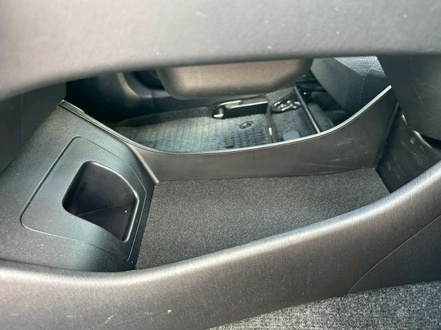 プリウス Ｓ　３年保証　ドライブレコーダー　Ｂｌｕｅｔｏｏｔｈ対応　地デジ　ＣＤ　ＡＵＸ　バックカメラ　電格ミラー　ＥＴＣ　スマートキー　プッシュスタート（39枚目）