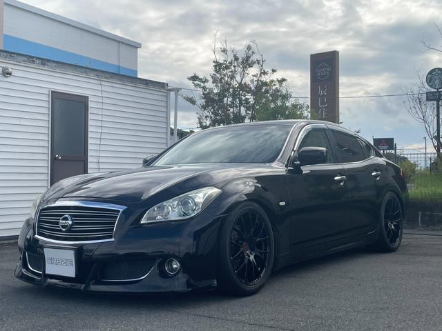 フーガ ３７０ＧＴ　車高調　ＲＡＹＺ１９インチアルミホイル　社外マフラー　革シート　パワーシート　ナビ　ＴＶ　バックカメラ　サイドカメラ　ＥＴＣ　ローダウン　カスタム車　ＨＩＤヘッドライト　タイプ別フロントバンパー（2枚目）