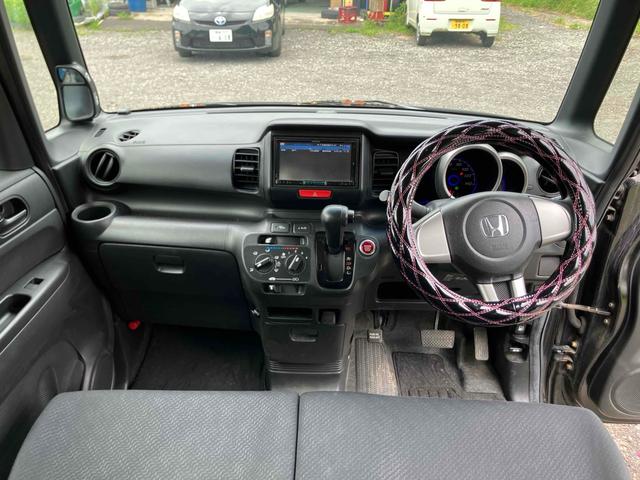 Ｎ－ＢＯＸカスタム Ｇ　４ＷＤ　バックカメラ　両側スライドドア　ナビ　ＨＩＤ　スマートキー　アイドリングストップ　ベンチシート　ＣＶＴ　盗難防止システム　ＡＢＳ　ＥＳＣ　ＣＤ　ＤＶＤ再生　アルミホイール　エアコン（2枚目）