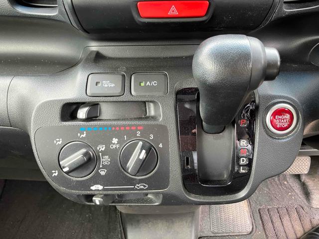 Ｎ－ＢＯＸカスタム Ｇ　４ＷＤ　バックカメラ　両側スライドドア　ナビ　ＨＩＤ　スマートキー　アイドリングストップ　ベンチシート　ＣＶＴ　盗難防止システム　ＡＢＳ　ＥＳＣ　ＣＤ　ＤＶＤ再生　アルミホイール　エアコン（6枚目）
