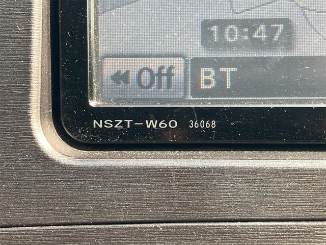 プリウス Ｓ　ハイブリッド　ドライブレコーダー　ＥＴＣ　バックカメラ　ナビ　ＴＶ　オートライト　スマートキー　電動格納ミラー　ＣＶＴ　盗難防止システム　衝突安全ボディ　アルミホイール　ＣＤ　ＤＶＤ再生（38枚目）