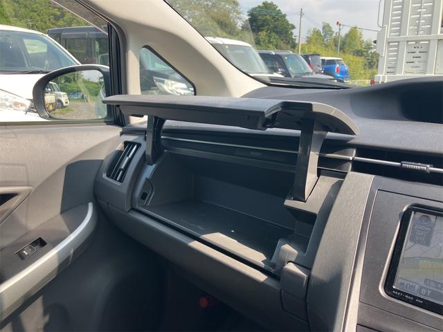 プリウス Ｓ　ハイブリッド　ドライブレコーダー　ＥＴＣ　バックカメラ　ナビ　ＴＶ　オートライト　スマートキー　電動格納ミラー　ＣＶＴ　盗難防止システム　衝突安全ボディ　アルミホイール　ＣＤ　ＤＶＤ再生（42枚目）