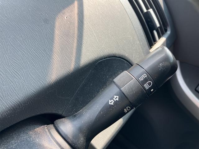 プリウス Ｓ　ハイブリッド　ドライブレコーダー　ＥＴＣ　バックカメラ　ナビ　ＴＶ　オートライト　スマートキー　電動格納ミラー　ＣＶＴ　盗難防止システム　衝突安全ボディ　アルミホイール　ＣＤ　ＤＶＤ再生（50枚目）