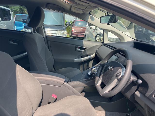 プリウス Ｓ　ハイブリッド　ドライブレコーダー　ＥＴＣ　バックカメラ　ナビ　ＴＶ　オートライト　スマートキー　電動格納ミラー　ＣＶＴ　盗難防止システム　衝突安全ボディ　アルミホイール　ＣＤ　ＤＶＤ再生（56枚目）
