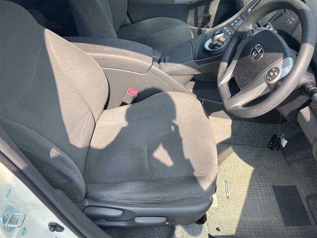 プリウス Ｓ　ハイブリッド　ドライブレコーダー　ＥＴＣ　バックカメラ　ナビ　ＴＶ　オートライト　スマートキー　電動格納ミラー　ＣＶＴ　盗難防止システム　衝突安全ボディ　アルミホイール　ＣＤ　ＤＶＤ再生（58枚目）
