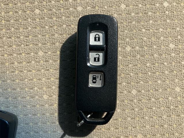 Ｎ－ＢＯＸ Ｇ・Ｌパッケージ　バックカメラ　両側スライド・片側電動　ナビ　ＴＶ　スマートキー　アイドリングストップ　電動格納ミラー　ベンチシート　ＣＶＴ　盗難防止システム　ＡＢＳ　ＥＳＣ　ＣＤ　ＤＶＤ再生　ＵＳＢ　アルミホイール（11枚目）