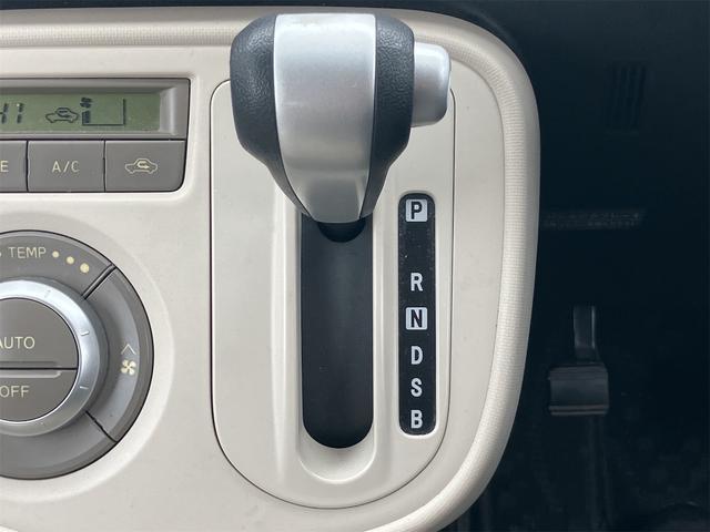 ミラココア ココアプラスＧ　バックカメラ　スマートキー　電動格納ミラー　ベンチシート　ＣＶＴ　盗難防止システム　ＡＢＳ　ＣＤ　ルーフレール　衝突安全ボディ　エアコン　パワーステアリング　パワーウィンドウ　運転席エアバッグ（5枚目）