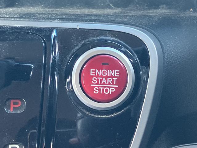 N-BOXカスタム G・ターボパッケージ ETC 両側電動スライドドア オートクルーズコントロール オートライト HID スマートキー アイドリングストップ 電動格納ミラー ベンチシート CVT 盗難防止システム ABS ESC(4枚目)