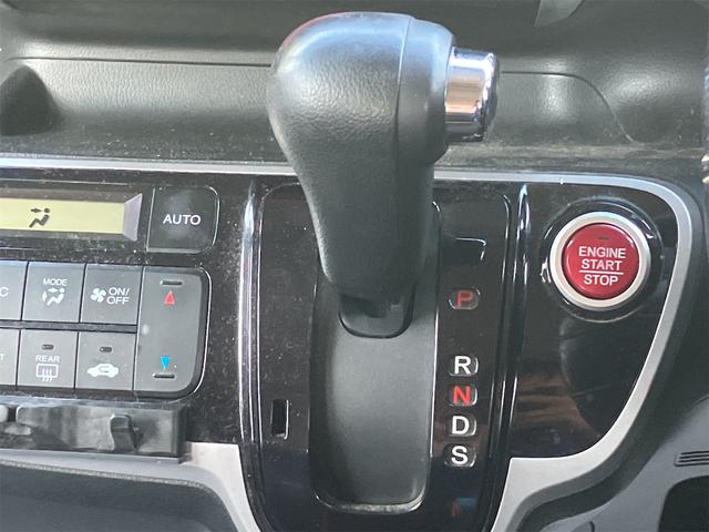 N-BOXカスタム G・ターボパッケージ ETC 両側電動スライドドア オートクルーズコントロール オートライト HID スマートキー アイドリングストップ 電動格納ミラー ベンチシート CVT 盗難防止システム ABS ESC(6枚目)