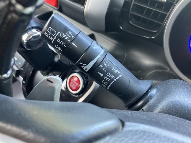 N-BOXカスタム G・ターボパッケージ ETC 両側電動スライドドア オートクルーズコントロール オートライト HID スマートキー アイドリングストップ 電動格納ミラー ベンチシート CVT 盗難防止システム ABS ESC(9枚目)