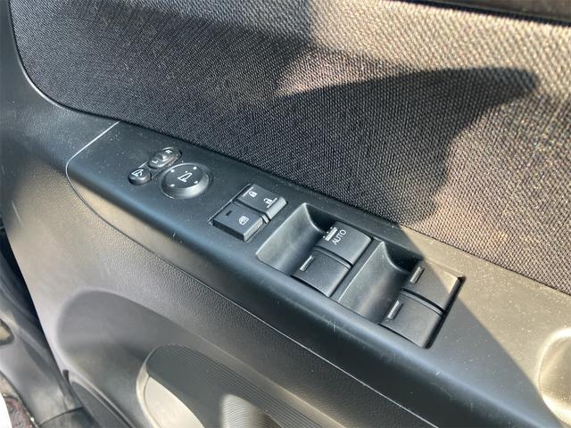 N-BOXカスタム G・ターボパッケージ ETC 両側電動スライドドア オートクルーズコントロール オートライト HID スマートキー アイドリングストップ 電動格納ミラー ベンチシート CVT 盗難防止システム ABS ESC(11枚目)