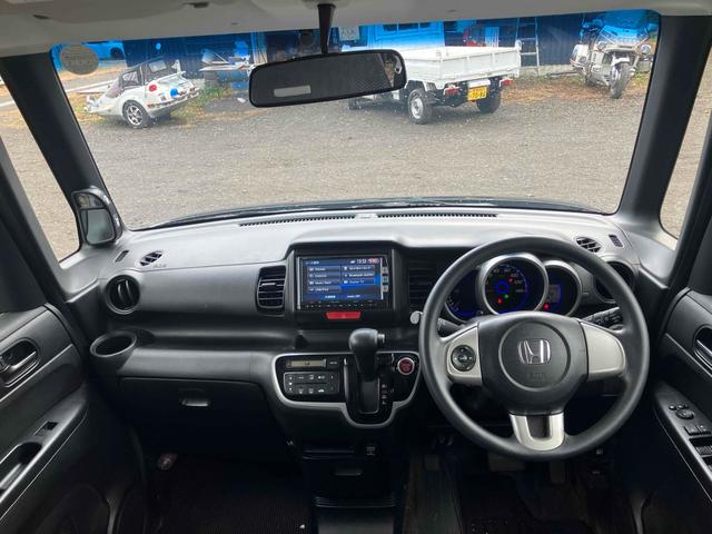 N-BOXカスタム G ETC バックカメラ 両側スライドドア ナビ TV オートライト HID スマートキー アイドリングストップ 電動格納ミラー ベンチシート CVT 盗難防止システム ABS ESC CD DVD再生(2枚目)