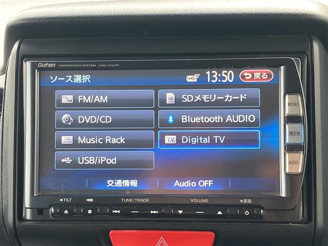 N-BOXカスタム G ETC バックカメラ 両側スライドドア ナビ TV オートライト HID スマートキー アイドリングストップ 電動格納ミラー ベンチシート CVT 盗難防止システム ABS ESC CD DVD再生(6枚目)