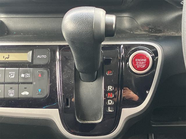 N-BOXカスタム G ETC バックカメラ 両側スライドドア ナビ TV オートライト HID スマートキー アイドリングストップ 電動格納ミラー ベンチシート CVT 盗難防止システム ABS ESC CD DVD再生(10枚目)