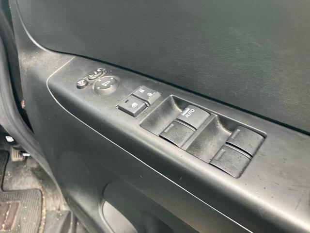 N-BOXカスタム G ETC バックカメラ 両側スライドドア ナビ TV オートライト HID スマートキー アイドリングストップ 電動格納ミラー ベンチシート CVT 盗難防止システム ABS ESC CD DVD再生(22枚目)