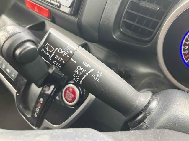 N-BOXカスタム G ETC バックカメラ 両側スライドドア ナビ TV オートライト HID スマートキー アイドリングストップ 電動格納ミラー ベンチシート CVT 盗難防止システム ABS ESC CD DVD再生(24枚目)