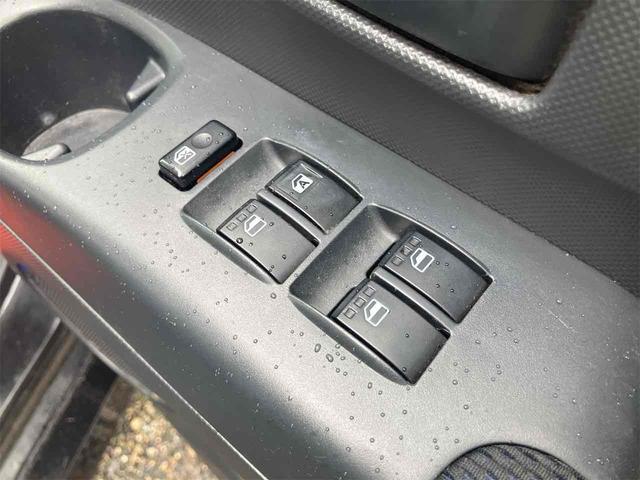 �p���[�E�B���h�E�̃X�C�b�`�ł���B�^�]�Ȃɋ��Ȃ��瑋���J���߂̃R���g���[���ł��܂���B