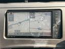 プリウス Ｓ　ハイブリッド　ドライブレコーダー　ＥＴＣ　バックカメラ　ナビ　ＴＶ　オートライト　スマートキー　電動格納ミラー　ＣＶＴ　盗難防止システム　衝突安全ボディ　アルミホイール　ＣＤ　ＤＶＤ再生（4枚目）