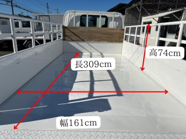 タイタントラック 　平ボディ　垂直ＰＧ付　高床　ディーゼルターボ　２ｔ積　ＭＴ６速　ボイスアラーム　ロープフック５Ｘ２　全塗装済　車内清掃済（15枚目）